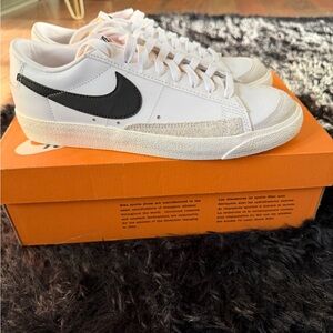 Nike White and Black Low-Top Sneakers